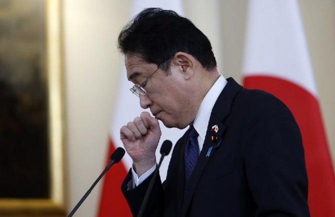 Japanski premijer nepovrijeđen i sklonjen na sigurno nakon eksplozije