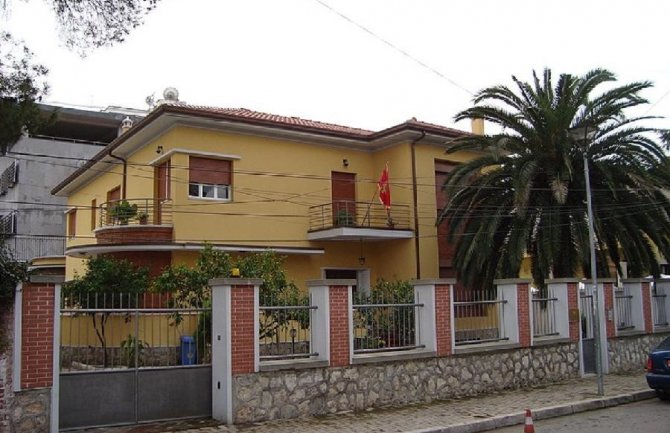 Službenik obezbjeđenja crnogorske ambasade u Tirani nađen mrtav