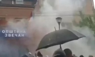 Kosovo: Desetak osoba povrijeđeno u sukobu policije i građana u Zvečanu