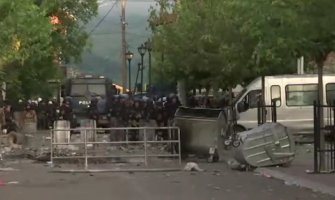 Kosovska policija: Situacija na sjeveru mirna, ali krhka; Gradonačelnik Leposavića već 30 sati ne izlazi iz zgrade opštine