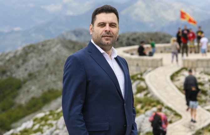 Vujović: Umjesto sporazumom o pristupanju EU, Abazović se hvali Temeljnim ugovorom