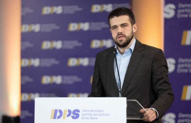 Nikolić: Dezorjentisana saopštenja PES-a kao da piše Dritan Abazović