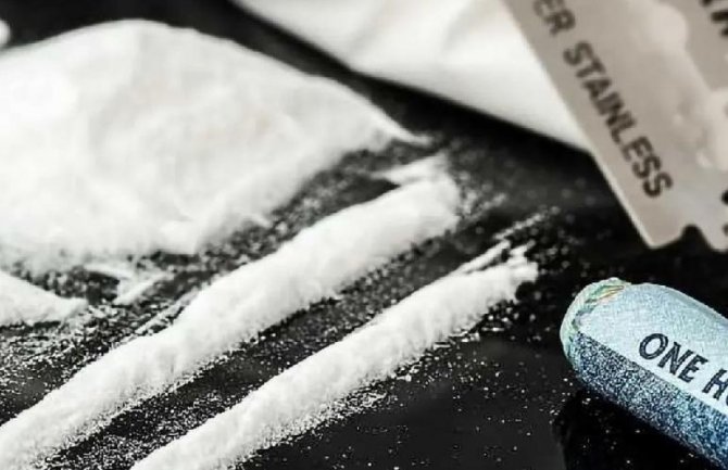 Državljanina Turske zatekli sa kokainom, mora da plati 500 eura