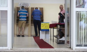 CDT: Finalni odziv; Do 20 časova glasalo 56,4 odsto birača