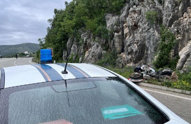 Saobraćajna nesreća na magistralnom putu Nikšić - Vilusi, poginuo motociklista iz Mađarske