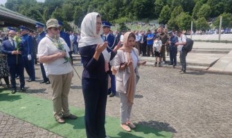 Alijansa žena DPS se danas poklonila žrtvama genocida u Srebrenici