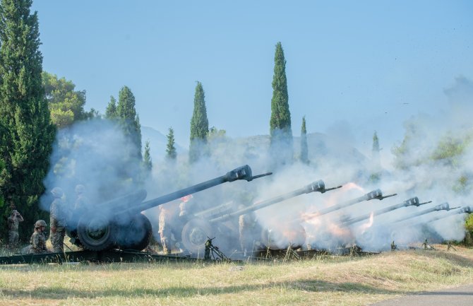 Po naredbi Milatovića izvršena počasna artiljerijska paljba povodom Dana državnosti