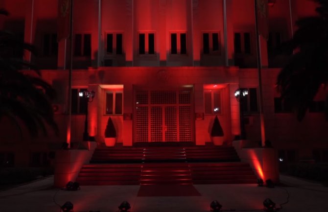 Zgrada Predsjednika Crne Gore u bojama crnogorske zastave
