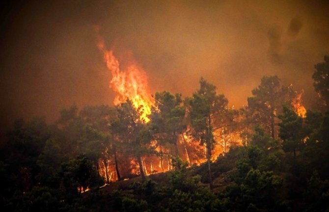 Požar na Rodosu van kontrole: Snimljen i  