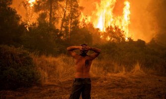U Grčkoj novi porast temperature: Požari pustoše Rodos i Krf