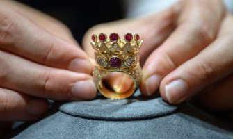 “Najvredniji hip-hop artefakt“: Prsten legendarnog Tupak Šakura prodat za milion dolara