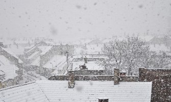 Nakon višednevne oluje u Sloveniji pao snijeg