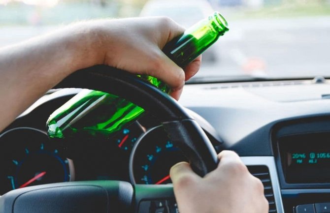 Dva vozača uhapšena zbog vožnje pod dejstvom alkohola