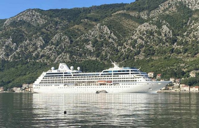 U Kotoru danas tri kruzera, pristiglo oko dvije ipo hiljade turista
