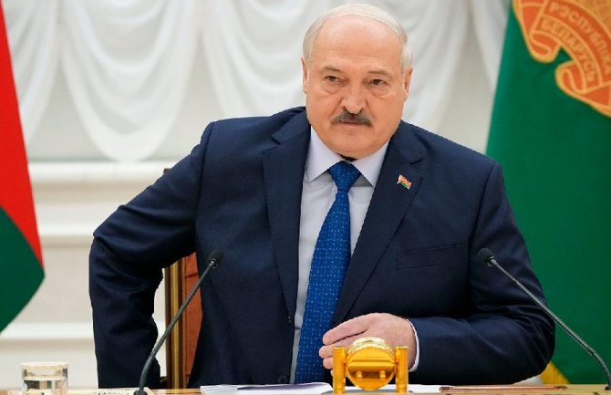 Lukašenko: Naredio sam povlačenje vojske sa granice sa Ukrajinom
