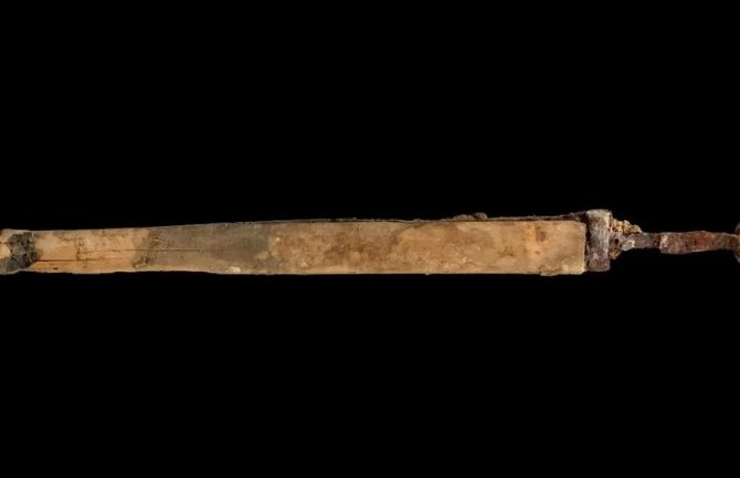 Mačevi stari 2.000 godina pronađeni u nevjerovatno očuvanom stanju