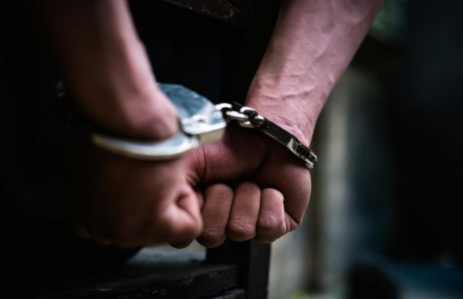 Hapšenje u Tivtu: Mladić osumnjičen za dječju pornografiju