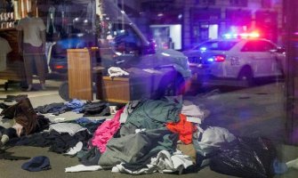Hapšenja nakon masovne pljačke prodavnica u Filadelfiji