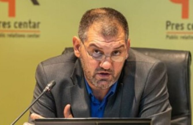 Bešić: Poslanice PES-a da kažu građanima zašto ne podržavaju Spajića