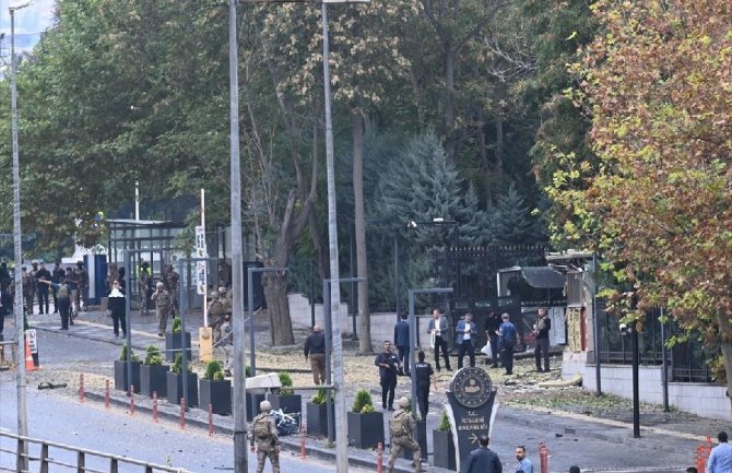 Snimak napada u Ankari: Bombaš samoubica ulijeće u zgradu MUP-a