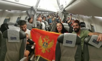 Avion Air Montenegra sletio u Podgoricu: Ne letu bio 101 putnik iz Crne Gore i još osam zemalja