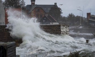 Oluja “Babet“ hara Evropom: Nastradale četiri osobe, Danska evakuiše priobalje