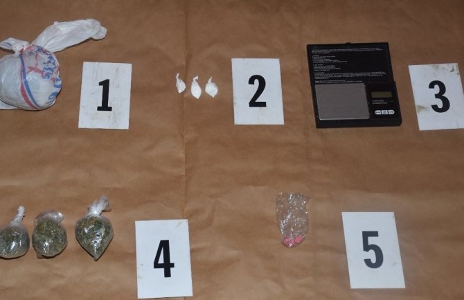 U Budvi pronađena marihuana, kokain, ekstazi, uhapšena jedna osoba