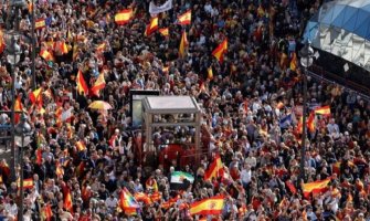Masovni protesti širom Španije zbog dogovora sa Kataloncima: Nećemo ćutati, Sančez kupio premijersko mjesto