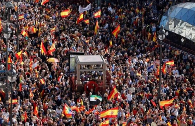 Masovni protesti širom Španije zbog dogovora sa Kataloncima: Nećemo ćutati, Sančez kupio premijersko mjesto