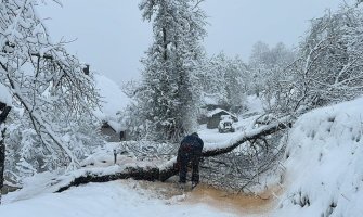 Srbija: U ivanjičkom kraju iz snijega spasene četiri osobe