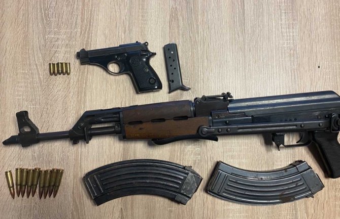 U Zeti uhapšena osoba kod koje je pretresom pronađena automatska puška, pištolj i municija