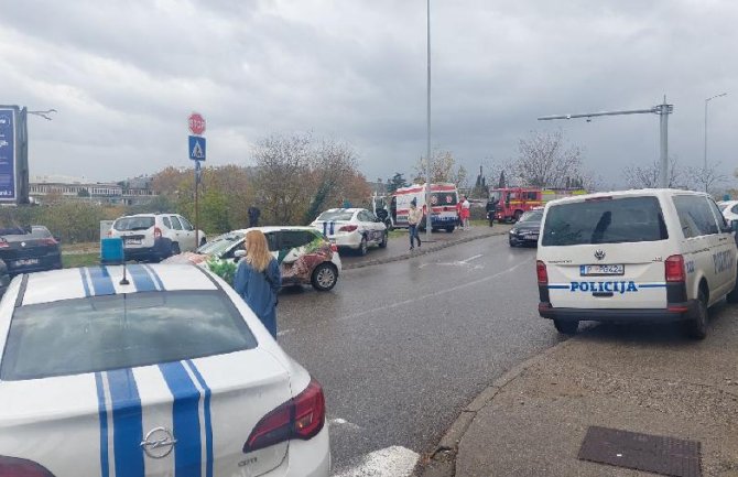 Saobraćajna nezgoda u Podgorici: Vozilo sletjelo kod Krivog mosta