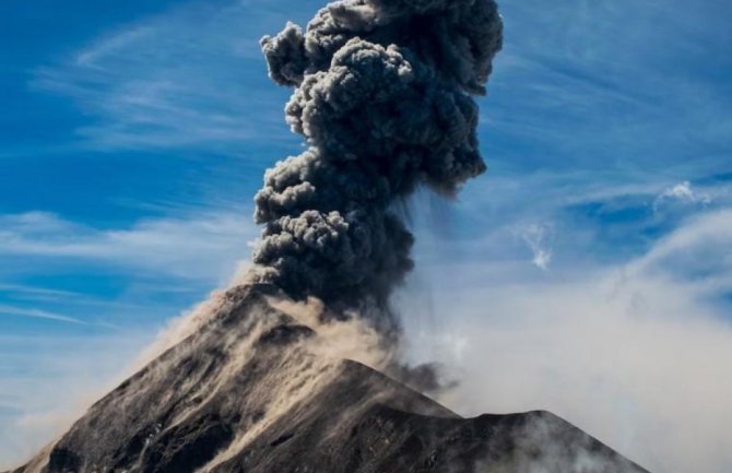 Proradio vulkan Merapi na Javi: Pepeo prekrio sela