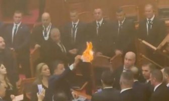 U Albaniji opet napeto: Poslanik pokušao da zapali parlament