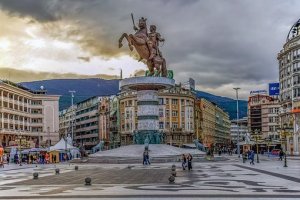 Skoplje: Naoružani lopov u banci opljačkao 42,750 €