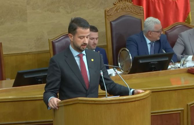 Milatović: Vlada da se odgovornije odnosi prema prosvetarima