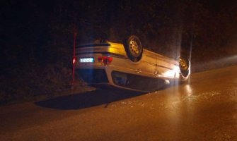 Udes na putu Bijelo Polje – Ribarevine: Automobil završio na krovu