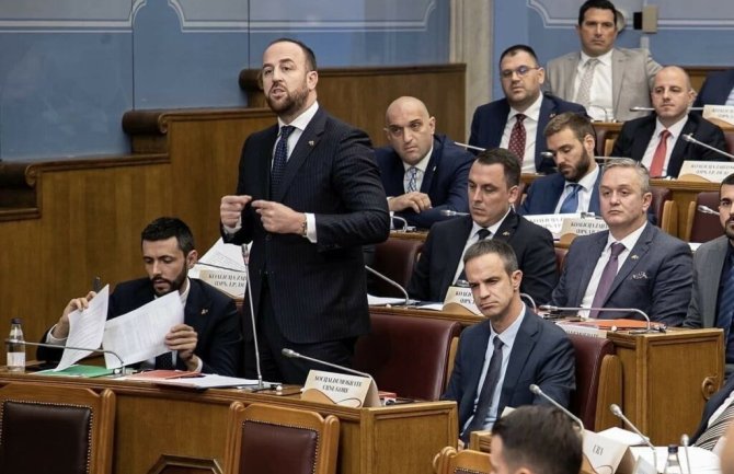 Nikolić: Mandić sa pozicije predsjednika Skupštine ruši građansku Crnu Goru, oni koji su ga tu postavili ćute