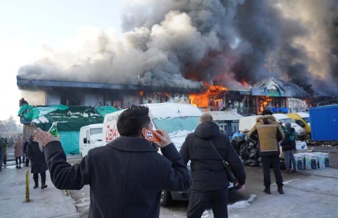 Veliki požar u Beogradu: Gori trgovački centar