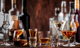 Devet maloljetnika konzumiralo alkohol u lokalu u Danilovgradu