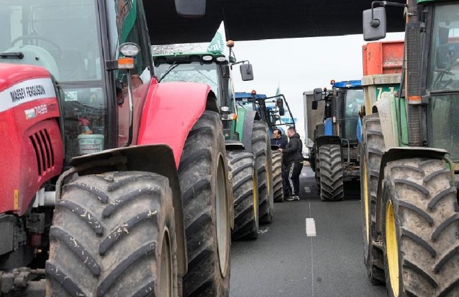 Dva ključna sindikata poljoprivrednika u Francuskoj obustavljaju protest