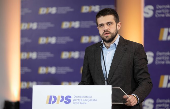 Nikolić: Kleronacionalistima Dragašu i Dragoviću građanske i evropske partije poput DPS i ne mogu biti prihvatljive