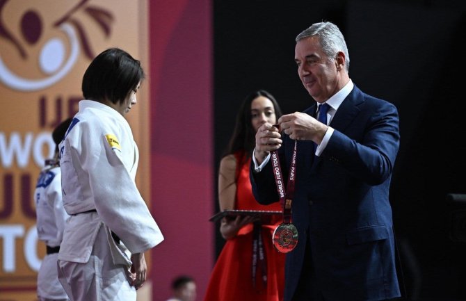 Đukanović uručio medalje takmičarkama na Grend slem džudo turniru u Parizu
