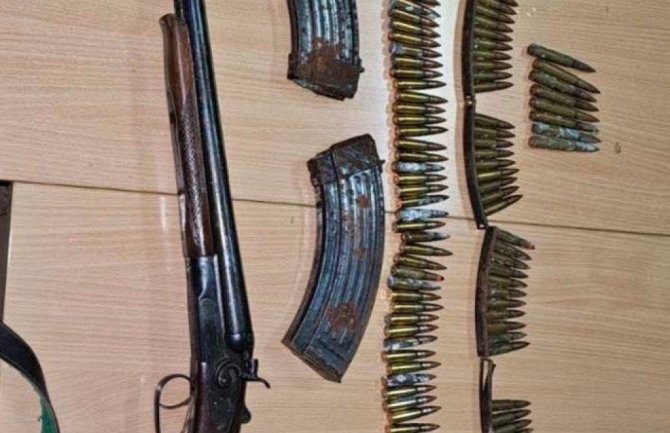 Nikšić: Uhapšena jedna osoba, pronađena puška i municija u ilegalnom posjedu