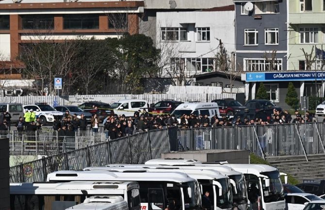 Napad u Istanbulu: Pet osoba ranjeno, napadači ubijeni