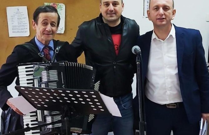 Veselo u spuškom zatvoru: Koprivica, Knežević i Milica Vojinović održali književno-muzički program