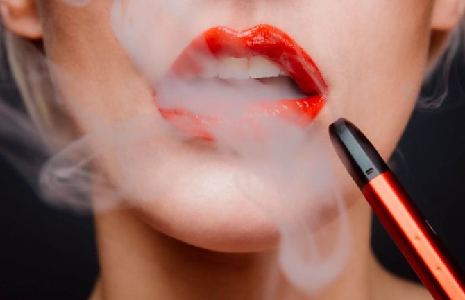 Studija: Vejp bez nikotina može da ošteti plućno tkivo