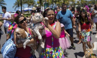 Počeo karneval u Rio de Žaneiru, paradirali i psi