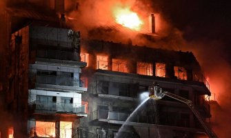 Veliki požar zahvatio zgradu u Valensiji: Gori građevina od 14 spratova