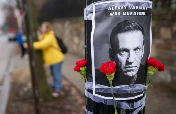 Rusija prijeti da će sahraniti Navalnog u zatvoru ukoliko porodica ne pristane na tajnu sahranu